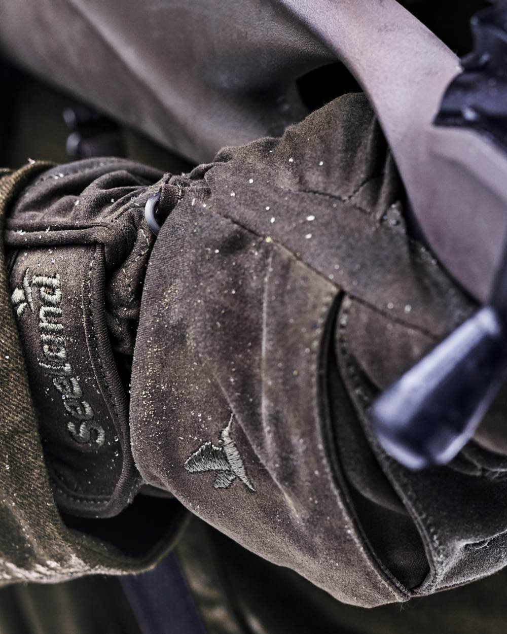 Pine Green Coloured Seeland Helt Gloves on zoom background