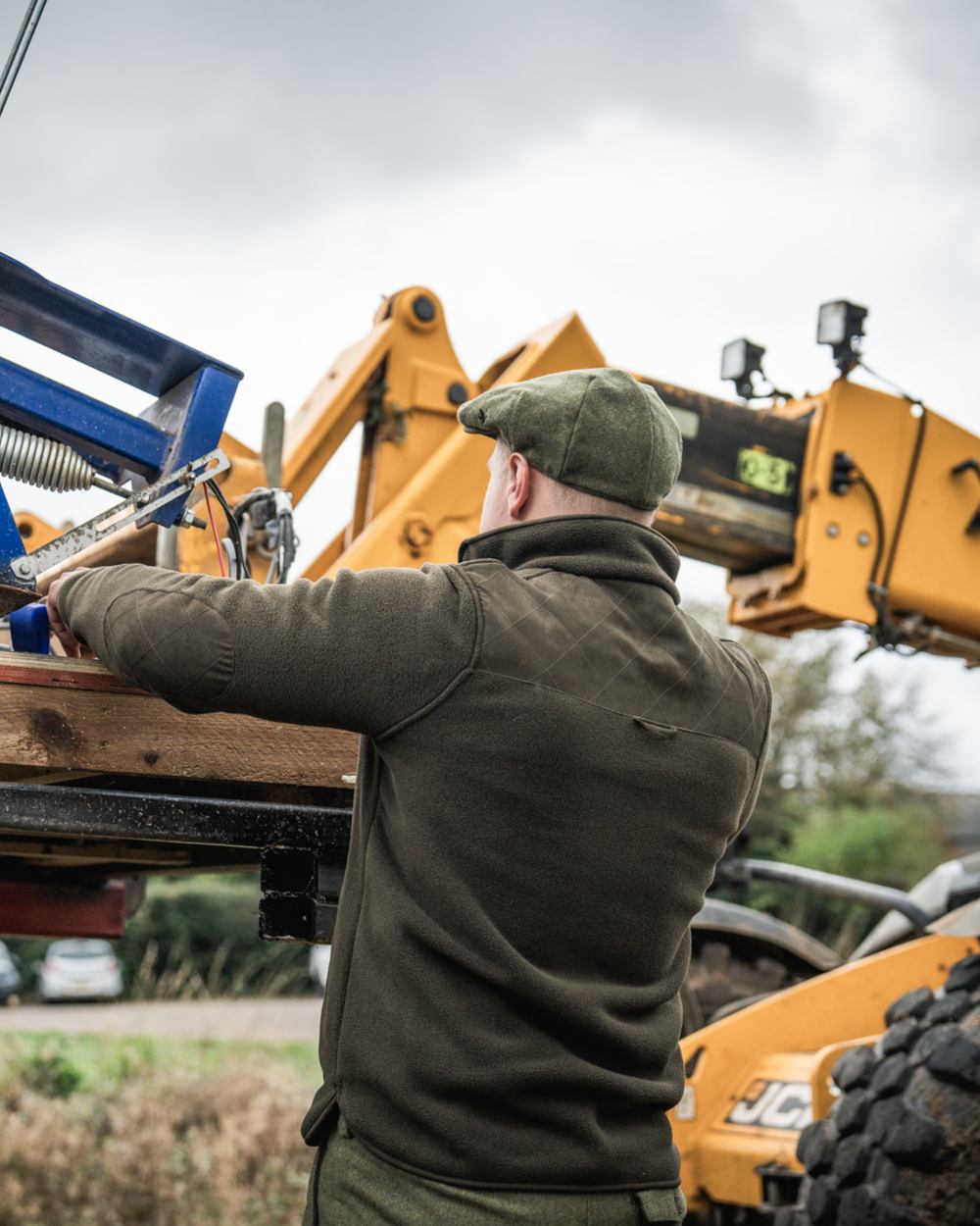 Light Pine Coloured Seeland Mens Fog Fleece Jacket on outdoor background