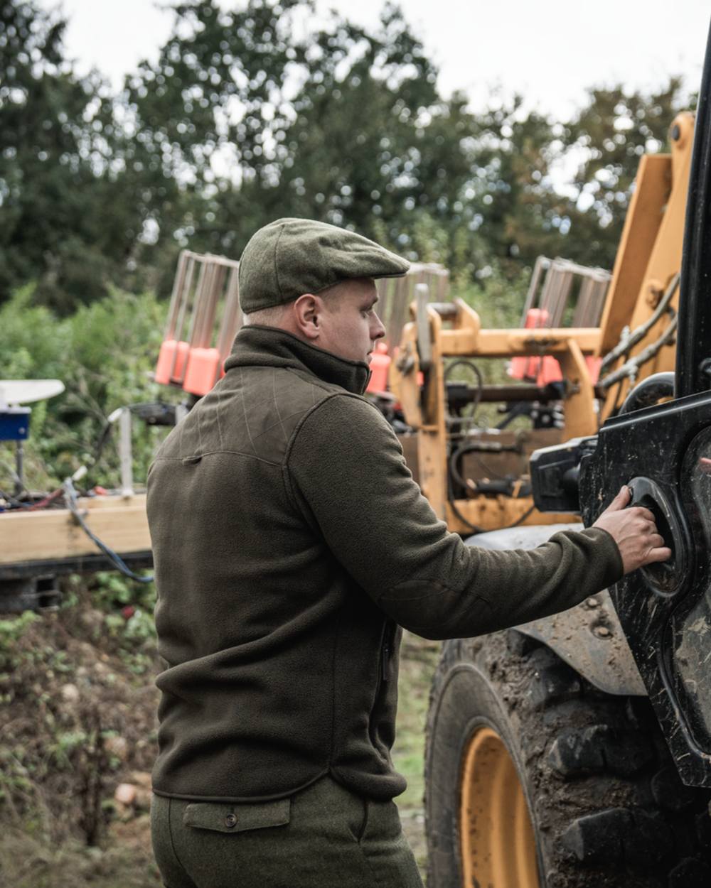 Light Pine Coloured Seeland Mens Fog Fleece Jacket on outdoor background
