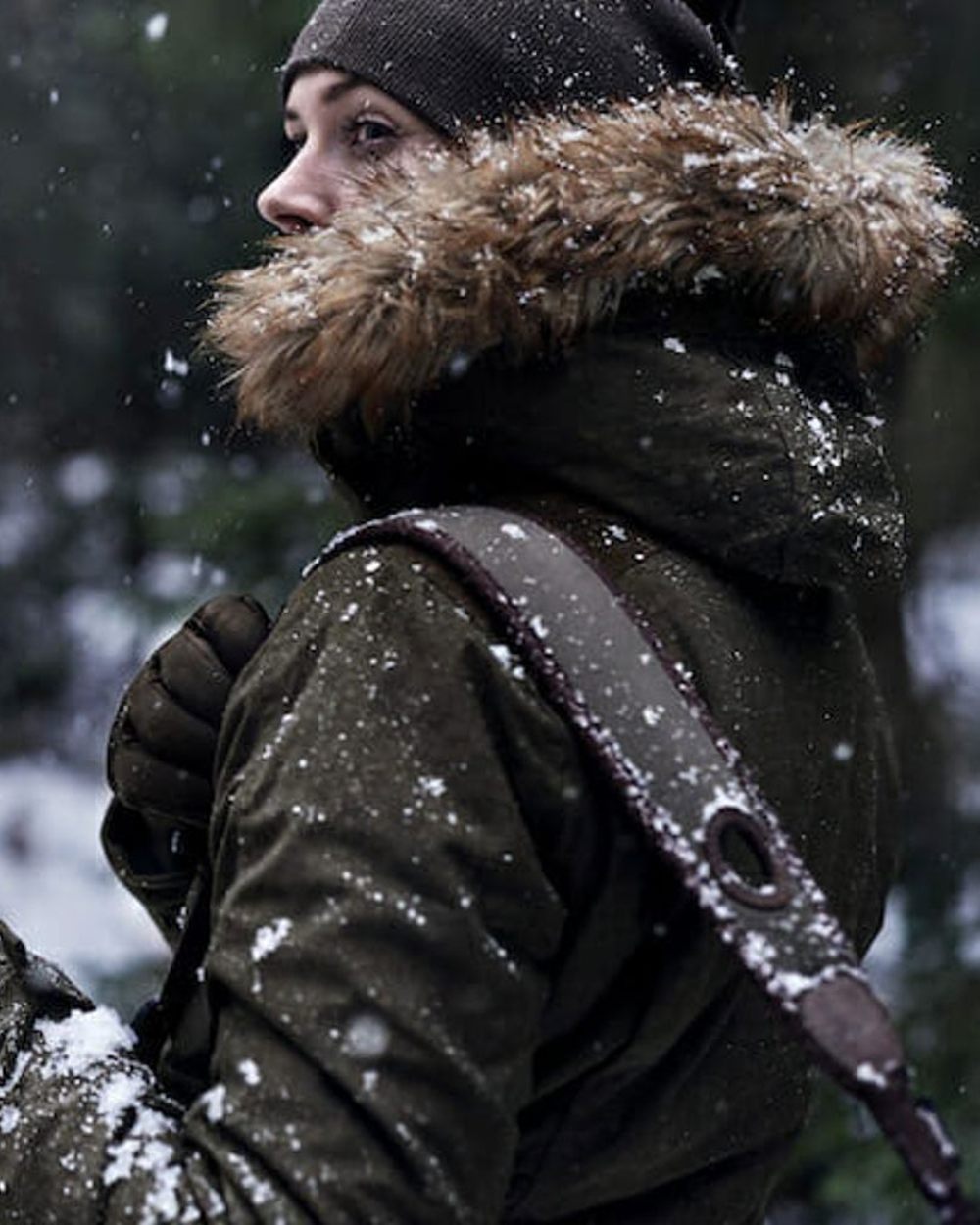 Pine Green coloured Seeland North Lady Jacket on snow backround