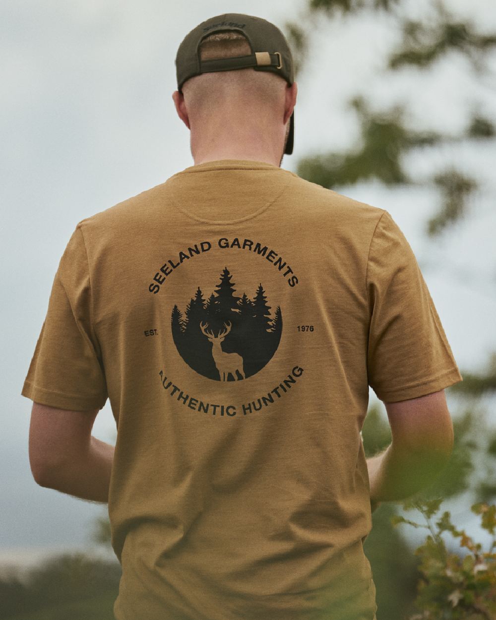 Antique Bronze Melange Coloured Seeland Saker T-Shirt on sky background