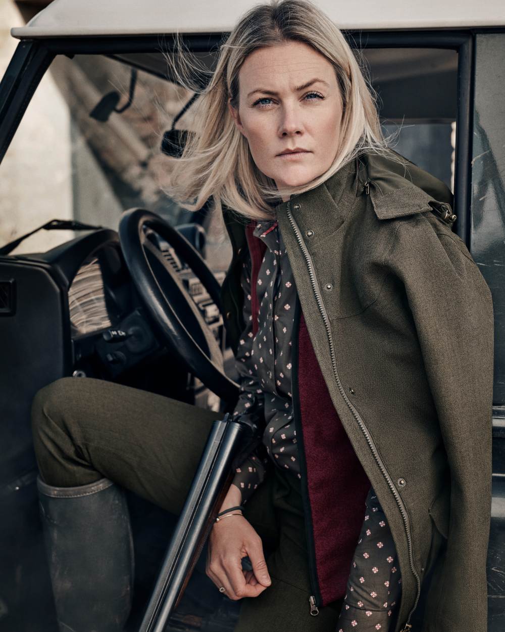 Shaded Olive coloured Seeland Woodcock Advanced Ladies Jacket on outdoor background