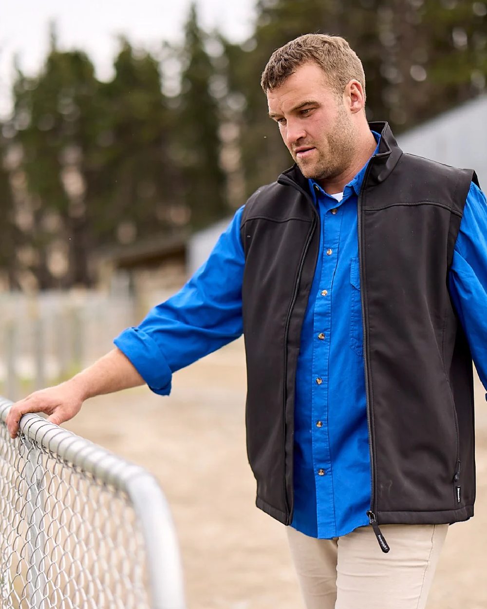 Midnight Navy Coloured Swanndri Mens Byron Long Sleeve Shirt on blurry background