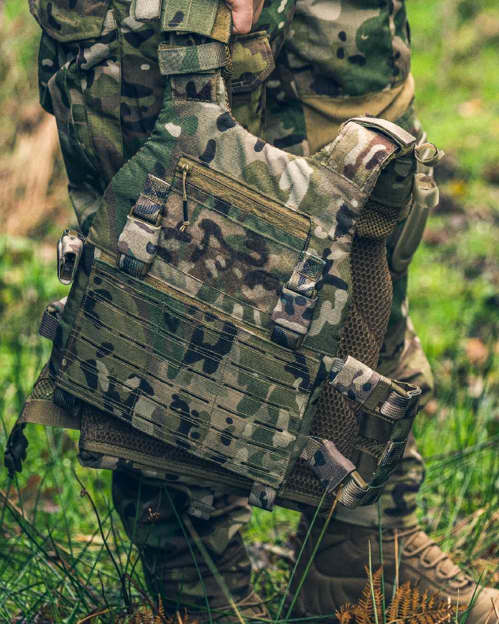 VCAM Coloured Viper VX Buckle Up Carrier Gen2 on land background