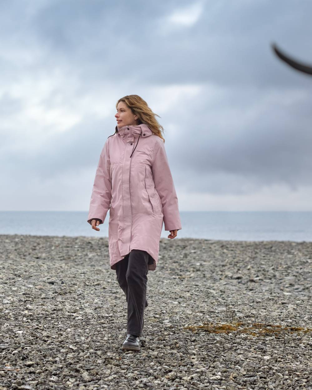 Oyster Lilac Coloured Didriksons Womens Elissa Parka On A Coastal Background