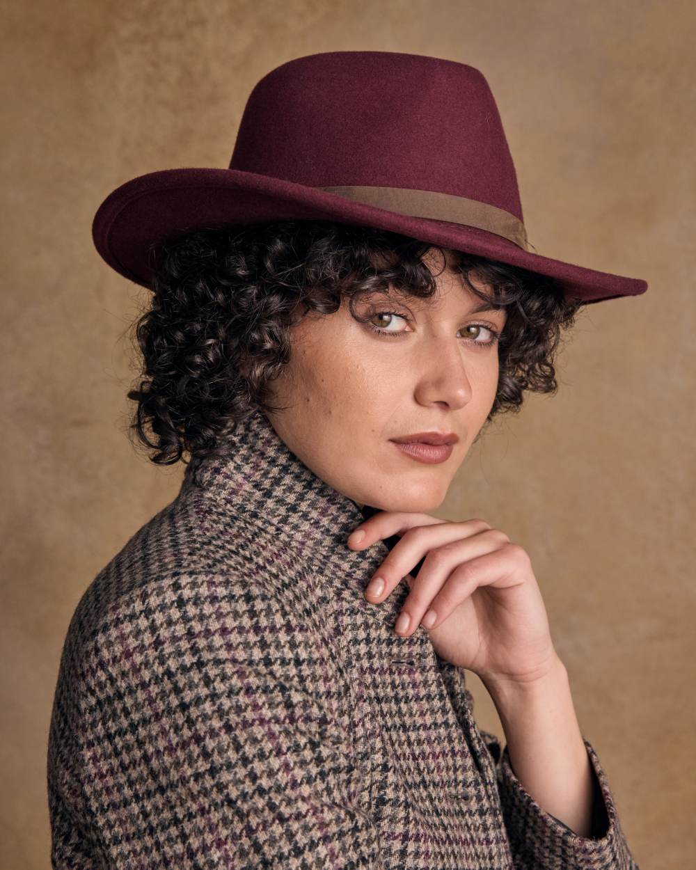 Burgundy coloured Jack Murphy Boston Crushable Felt Hat on Cream background