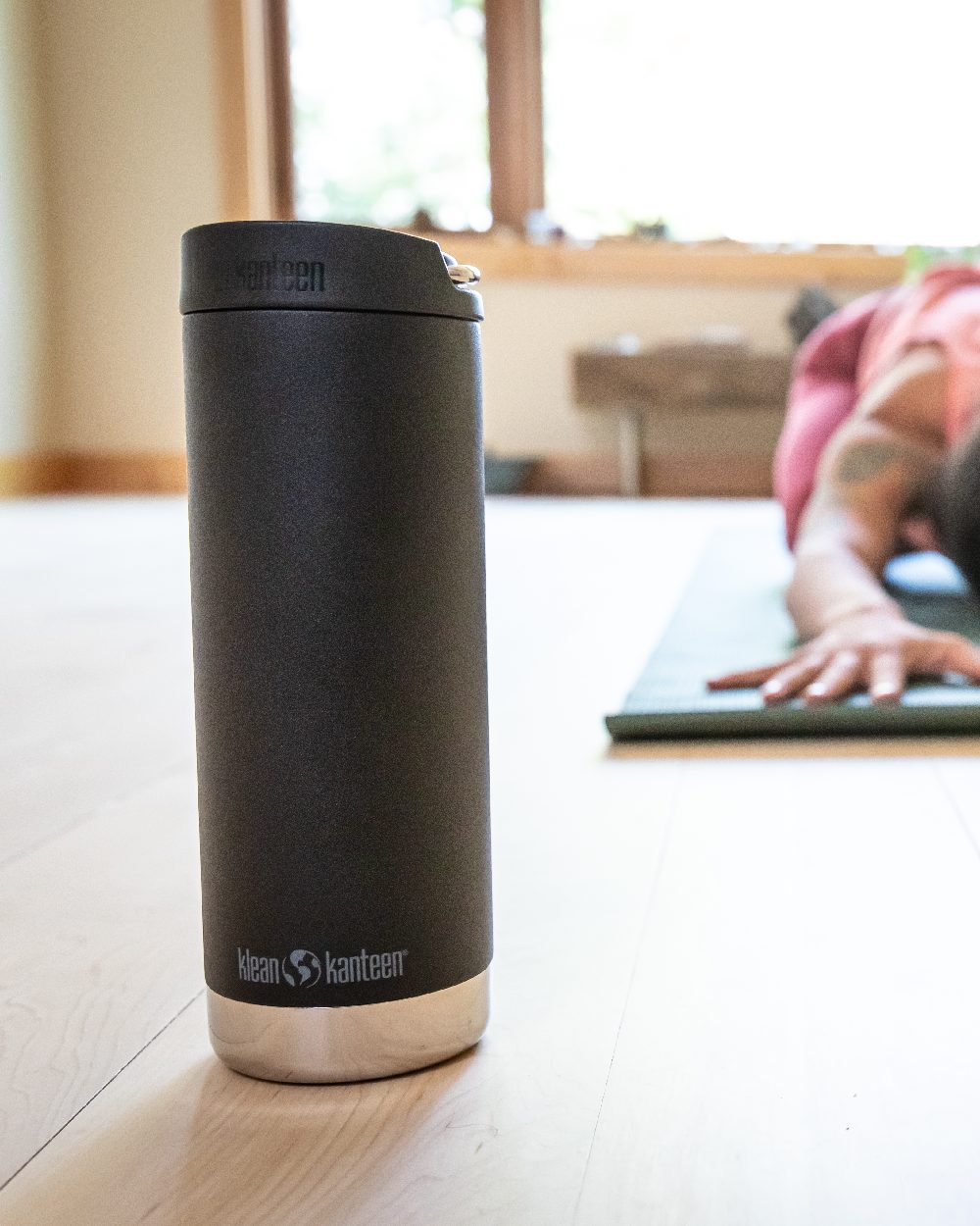 Black Coloured Klean Kanteen Insulated TKWide With Cafe Cap On A House Background