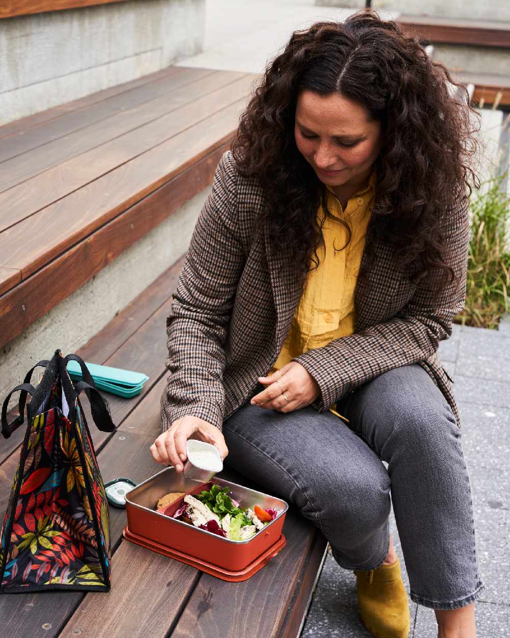 Autumn Glaze Coloured Klean Kanteen Rise 1005ml Meal Box On A Stairs Background