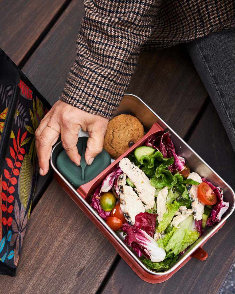 Autumn Glaze Coloured Klean Kanteen Rise 1626ml Meal Box On A Bench Background