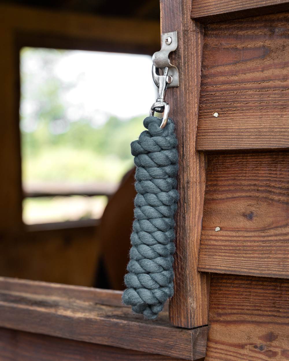 Petrol Coloured LeMieux Polycotton Leadrope On A Stable Background