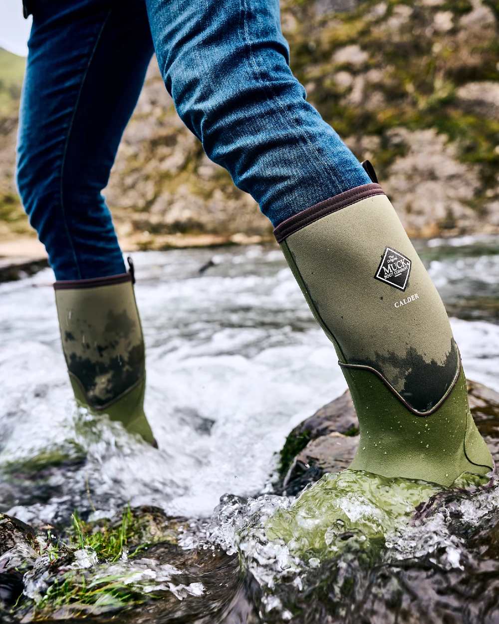 Olive Coloured Muck Boots Unisex Calder Short Boots On A Sea Background