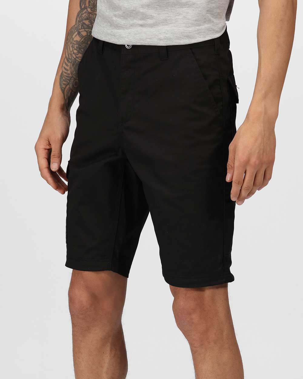  Regatta Pro Cargo Shorts in Black 