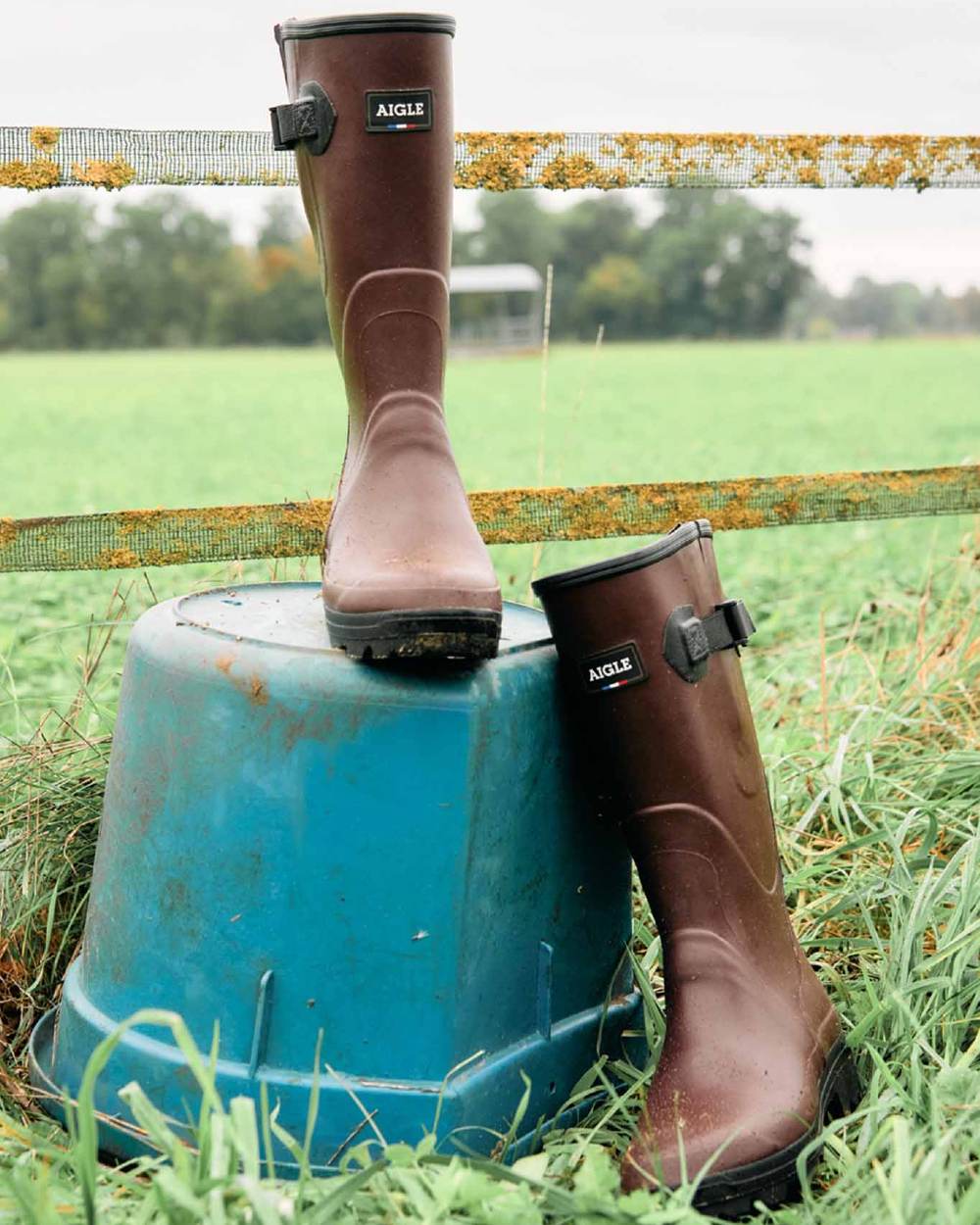 Sureau coloured Aigle Womens Chambord Var Wellingtons on grassy background 