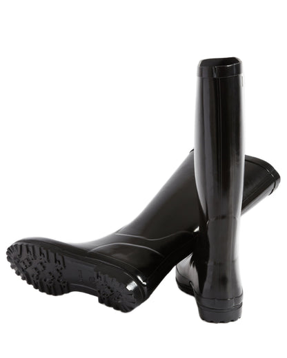 Noir coloured Aigle Womens Eliosa Wellingtons on white background 