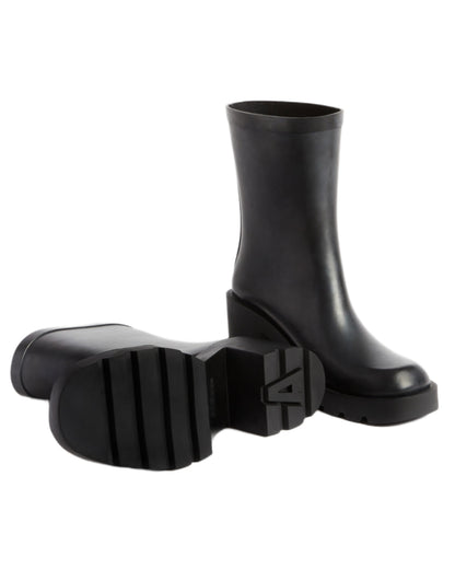 Noir coloured Aigle Womens Monceau Lifestyle And Fashion Boots on white background 