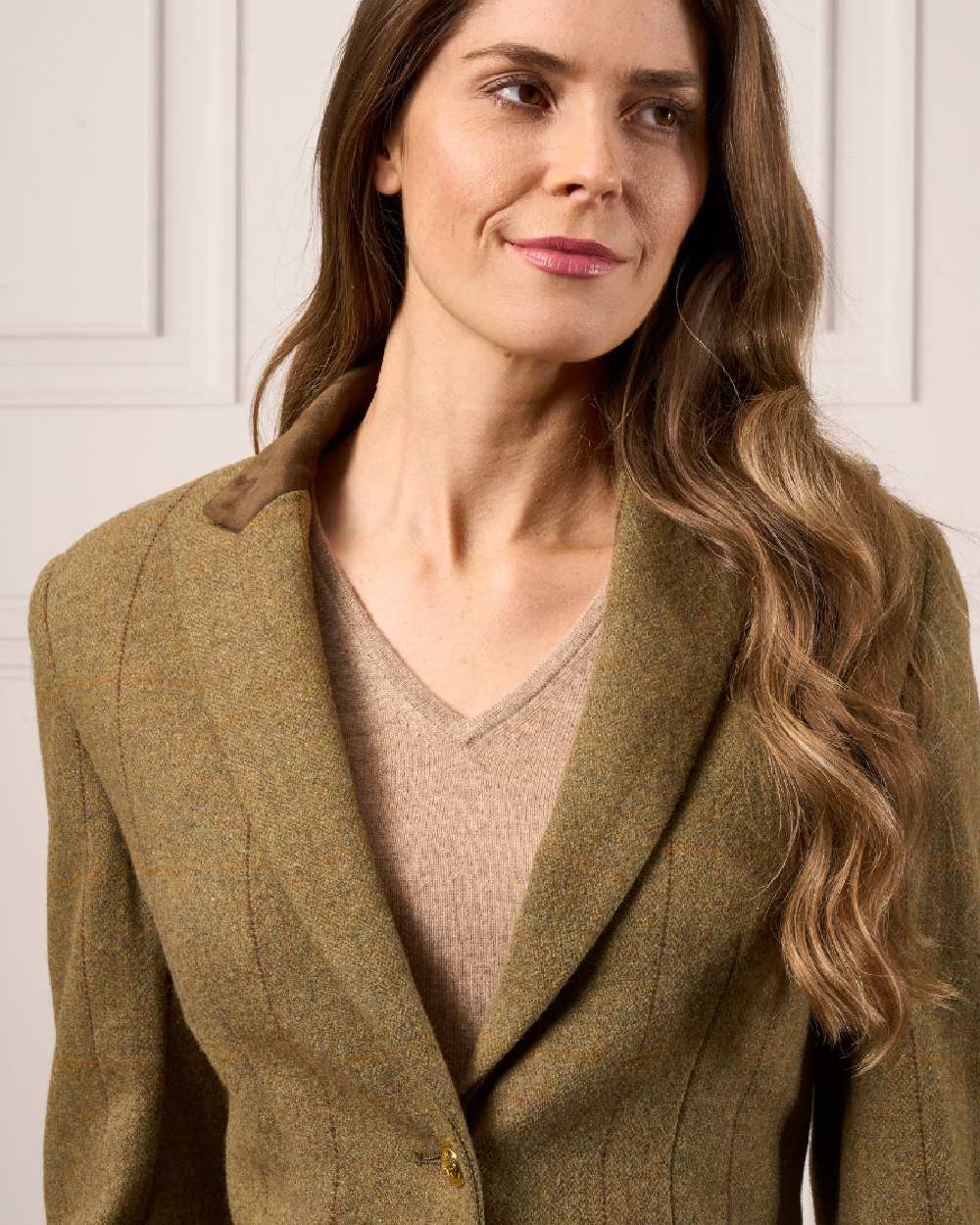 Grove coloured Alan Paine Combrook Ladies Mid Thigh Coat on indoor background 