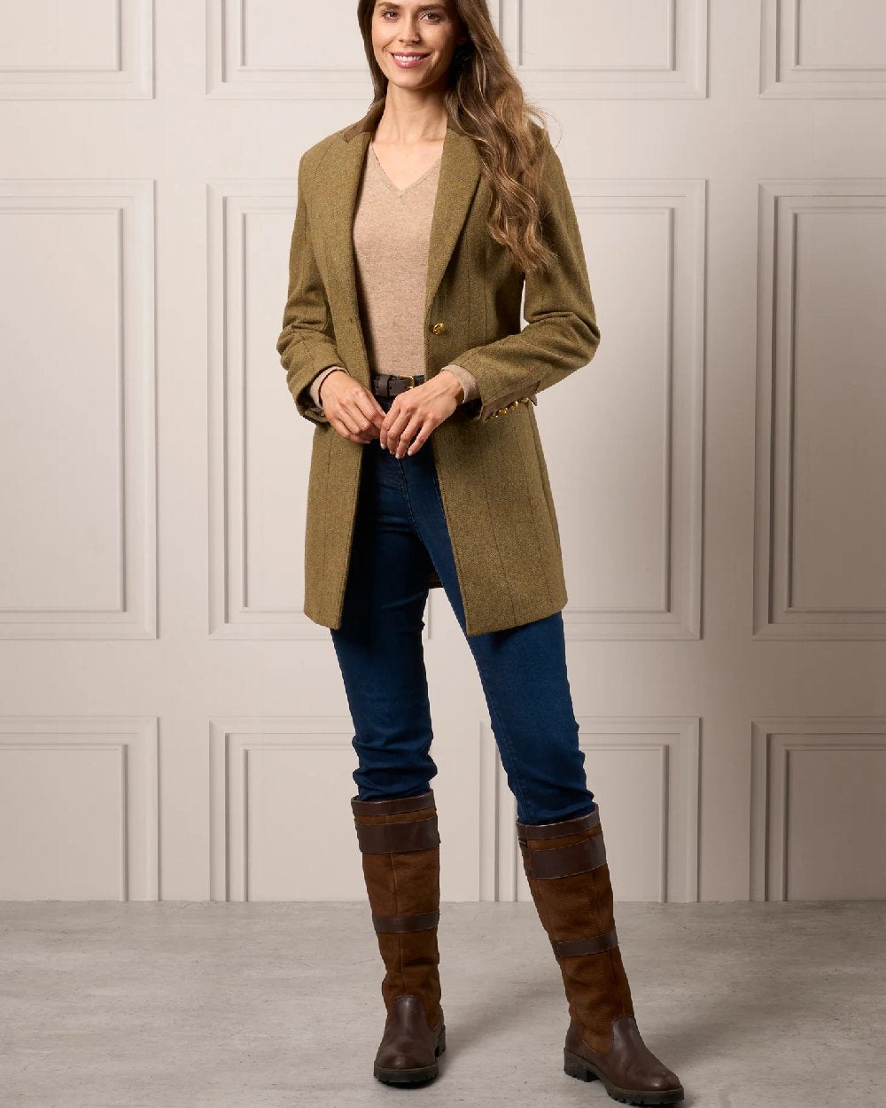 Grove coloured Alan Paine Combrook Ladies Mid Thigh Coat on indoor background 