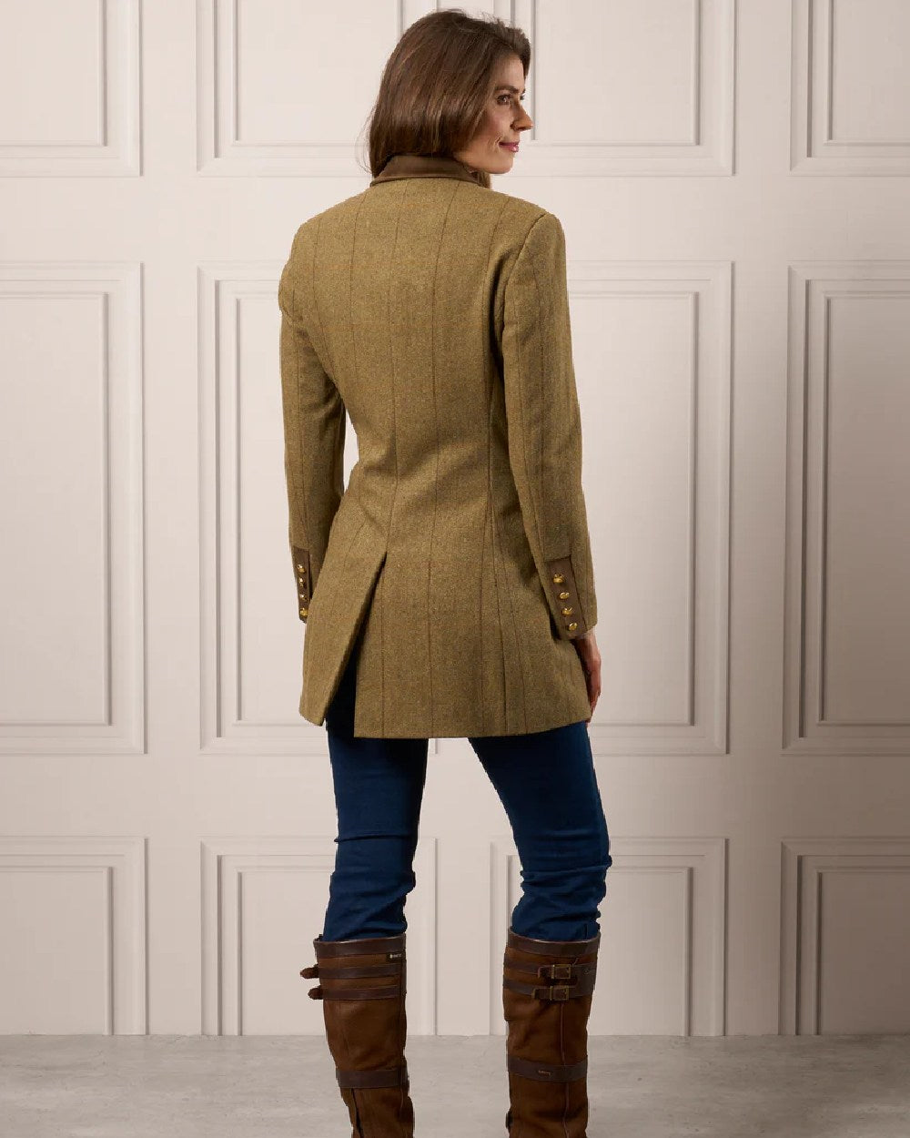 Grove coloured Alan Paine Combrook Ladies Mid Thigh Coat on indoor background 