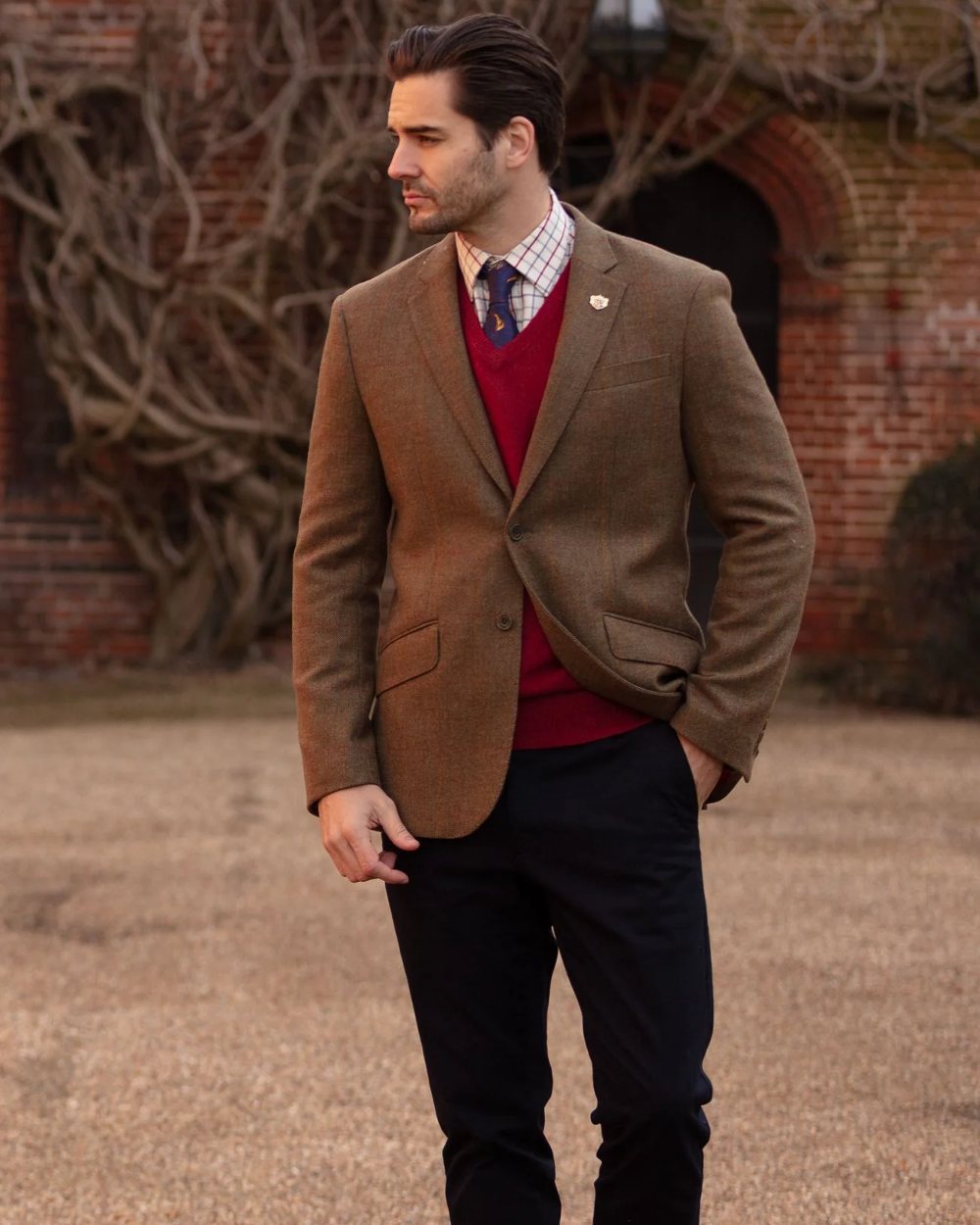 Hawthorn coloured Alan Paine Combrook Mens Tweed Sports Blazer on brick wall background 