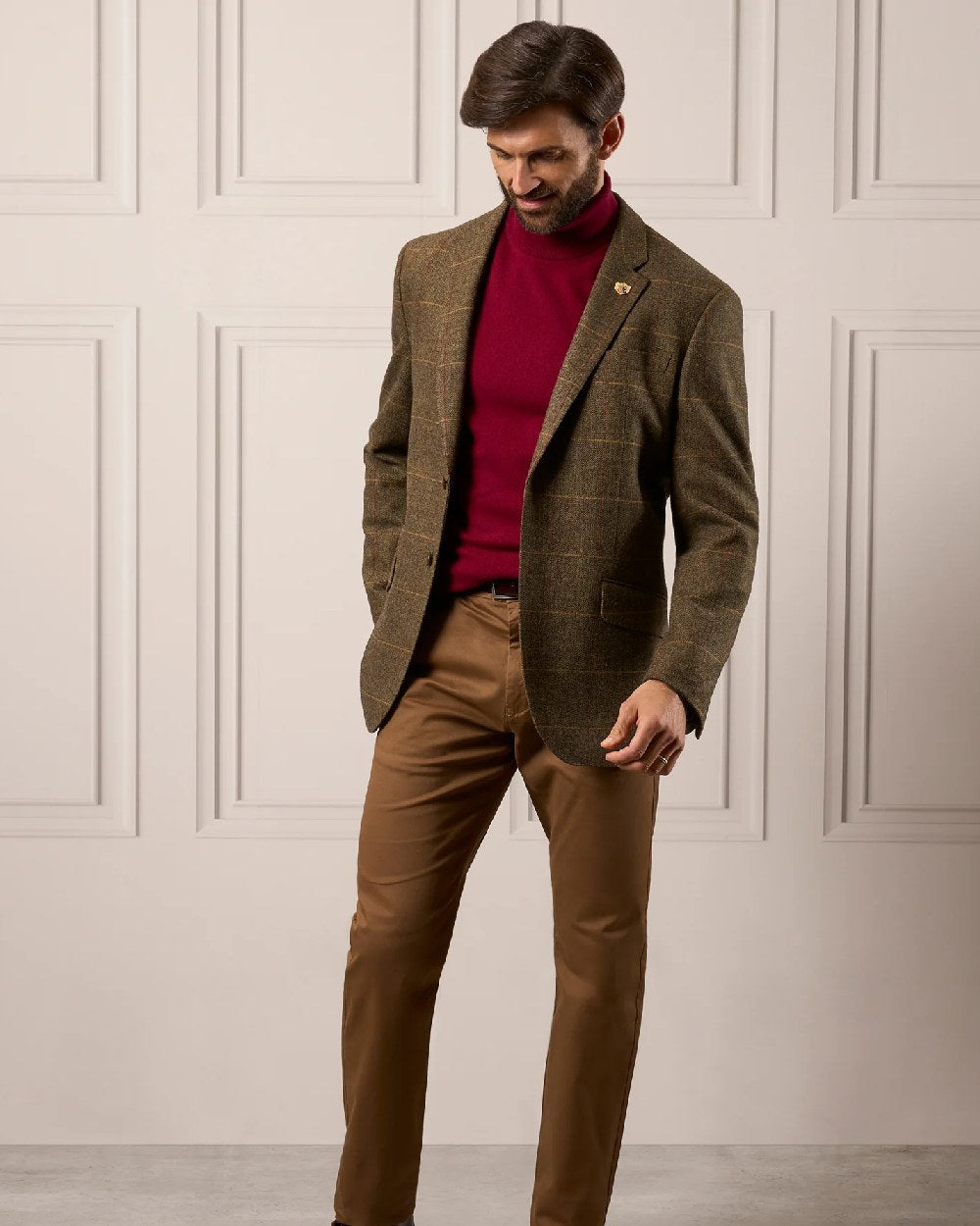 Teak coloured Alan Paine Combrook Mens Tweed Sports Blazer on indoor background 