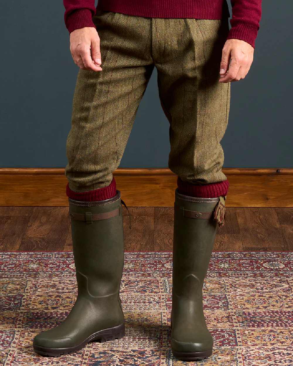 Oak coloured Alan Paine Rutland Tweed Breeks on indoor background 