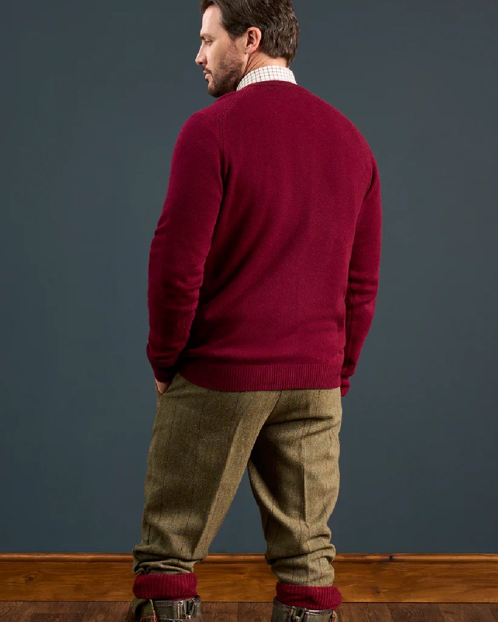 Oak coloured Alan Paine Rutland Tweed Breeks on indoor background 