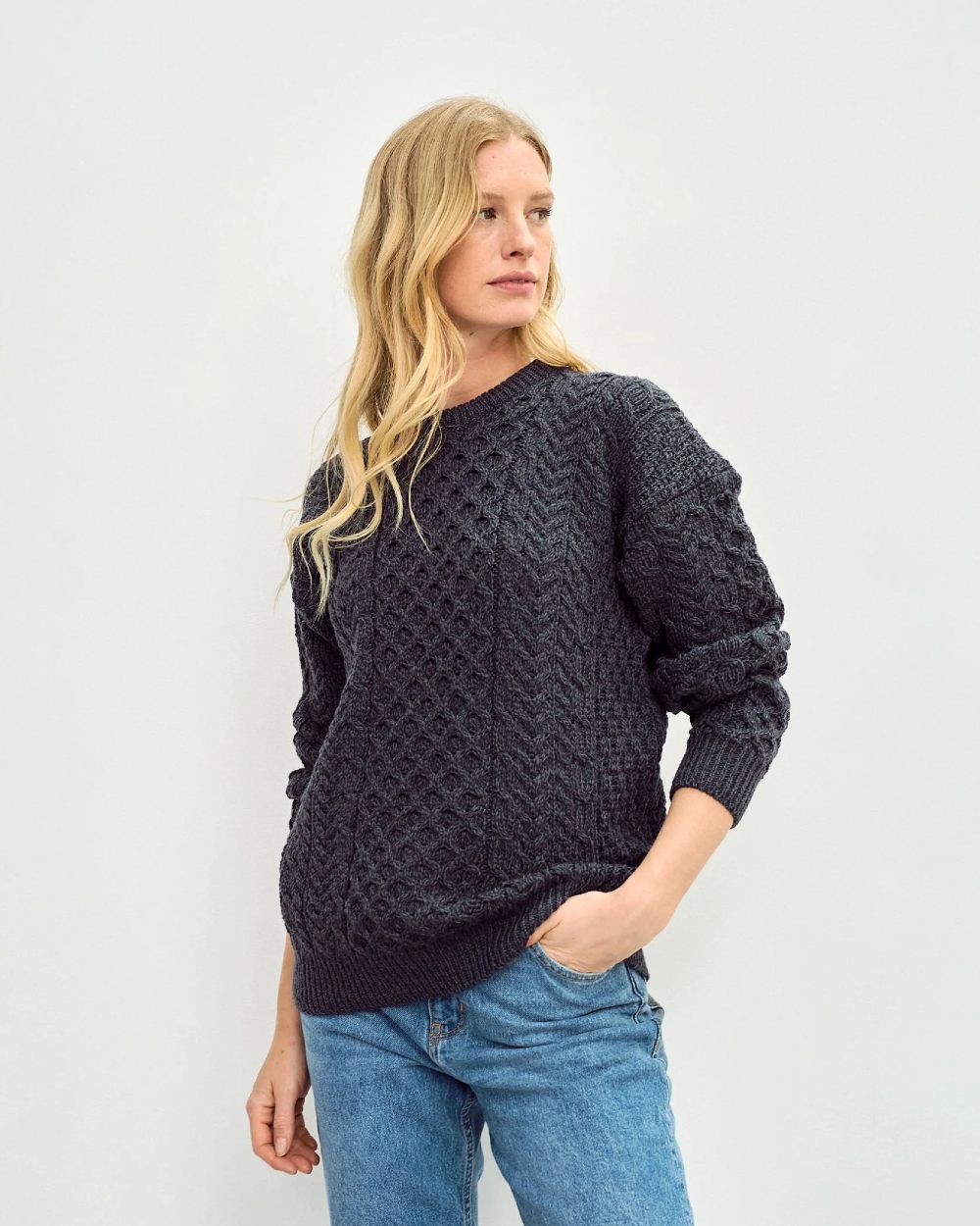 Aran Inisheer Traditional Sweater in Charcoal 