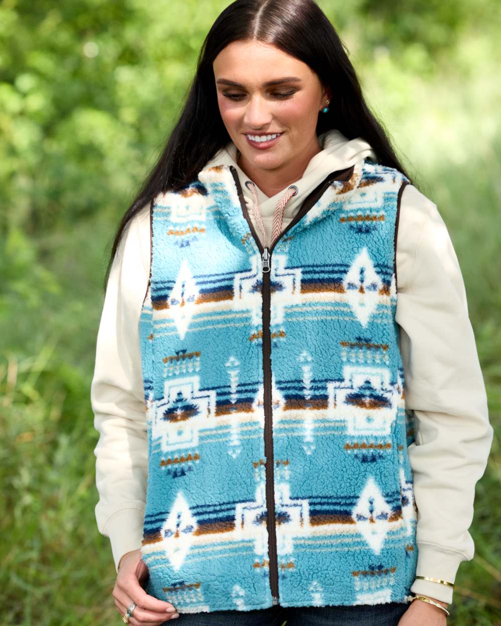 Mole Coloured Ariat Womens Dilon 2.0 Reversible Insulated Vest outdoor background 