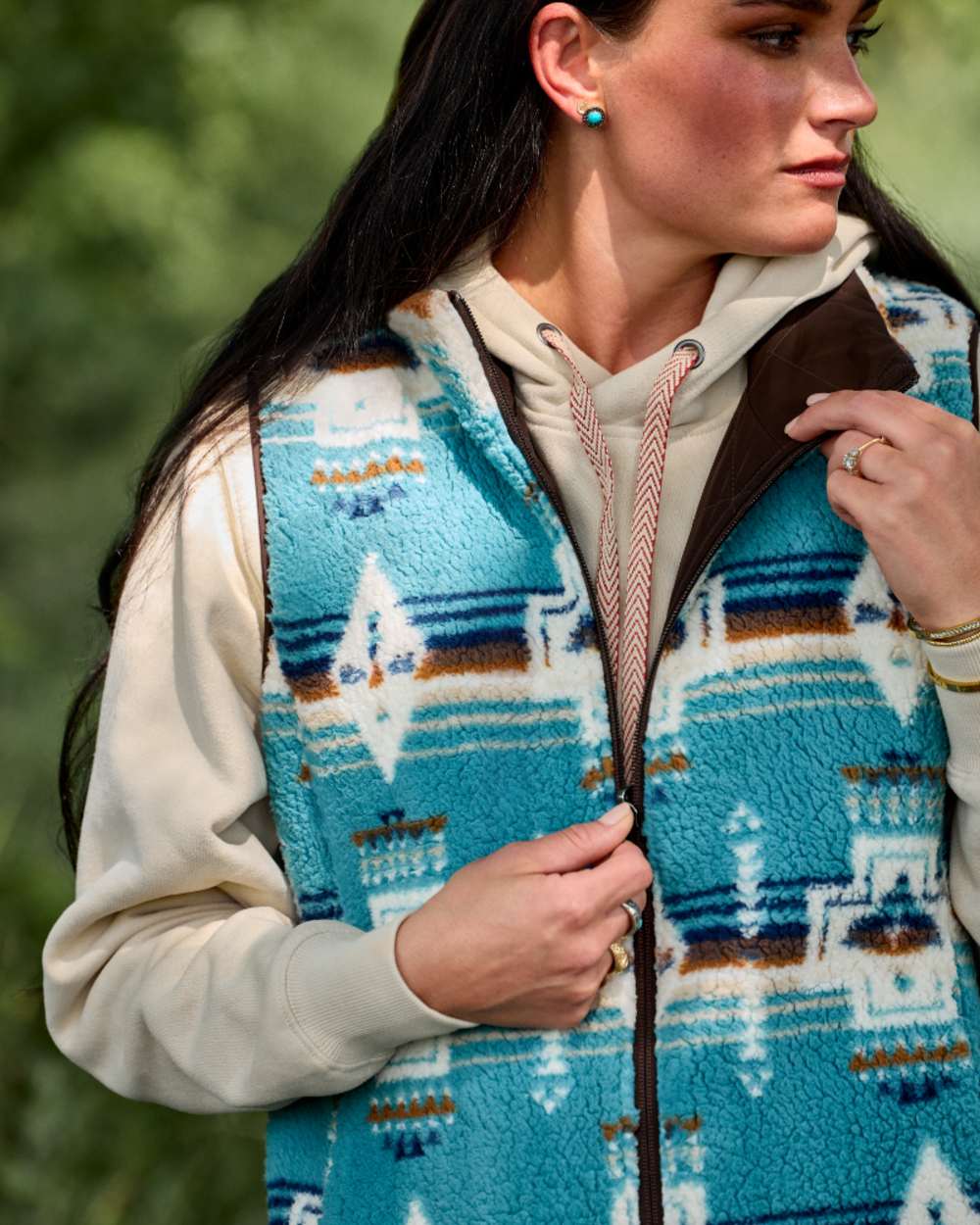 Mole Coloured Ariat Womens Dilon 2.0 Reversible Insulated Vest outdoor background 
