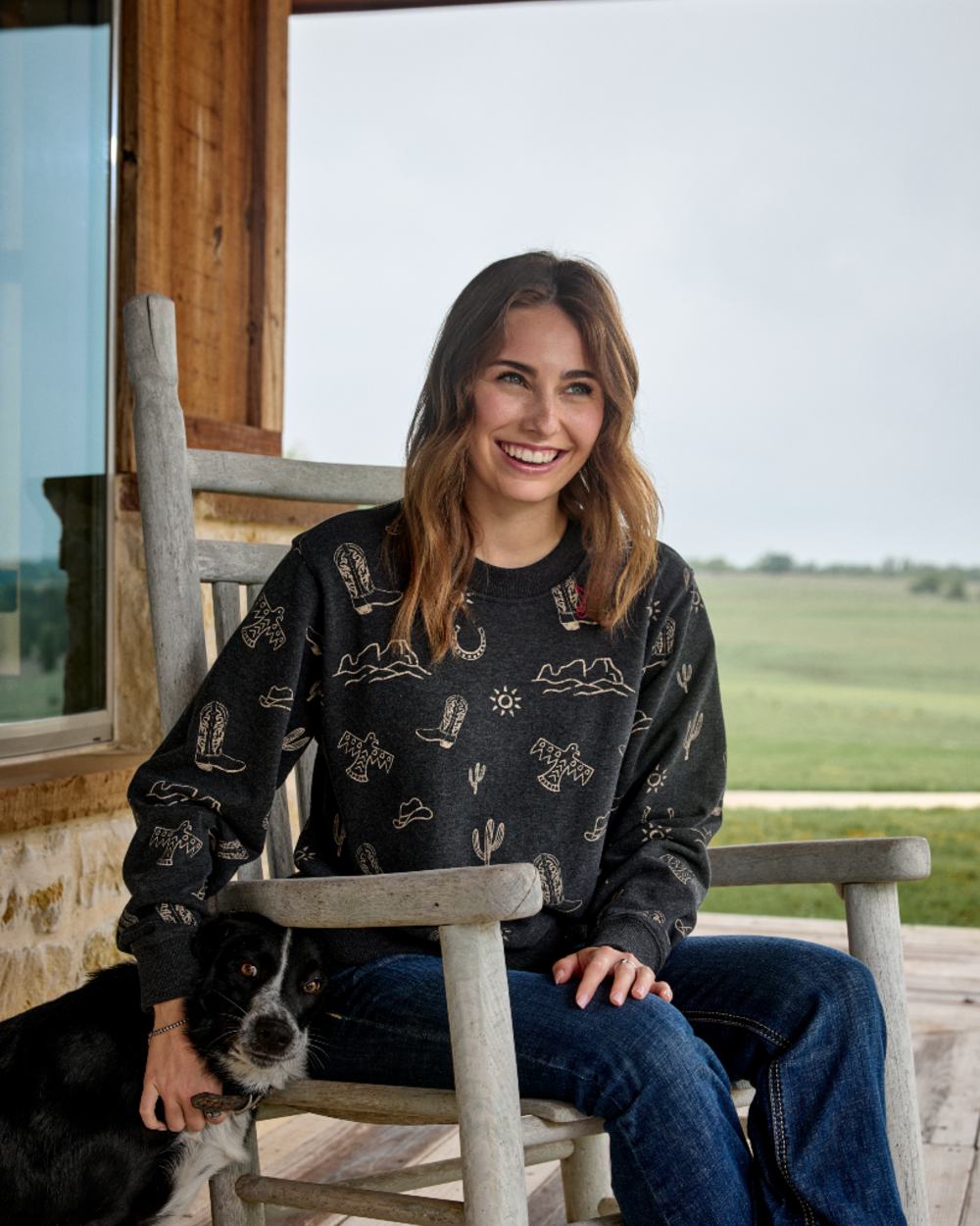 Black Heather Coloured Ariat Womens Essential Crew Sweatshirt on outdoor background 