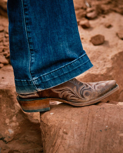 Whiskey Barrel coloured Ariat Womens Hazen Western Boot on rock background 