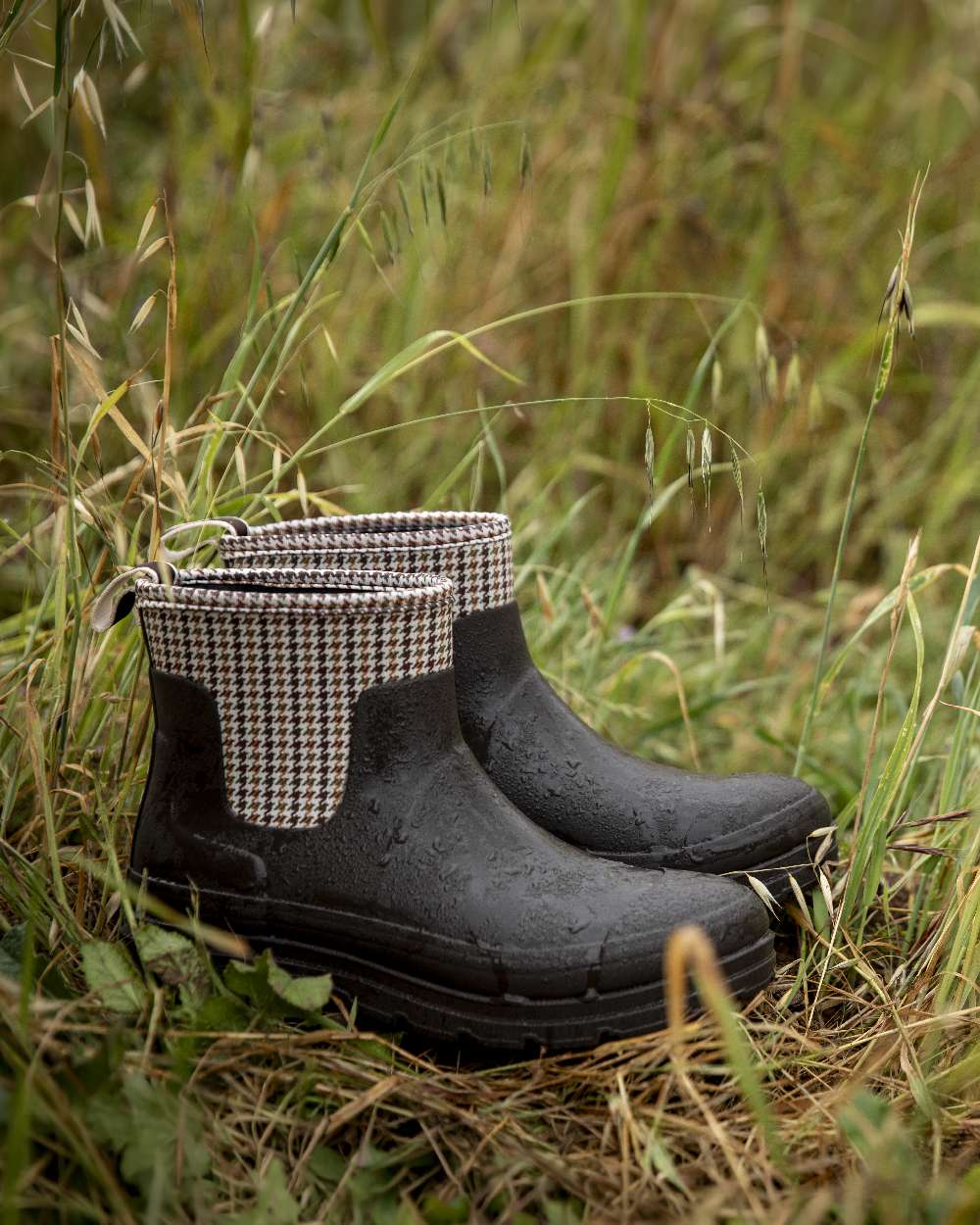 Chocolate coloured Ariat Womens Kelmarsh Shortie Rubber Boots on forest background 