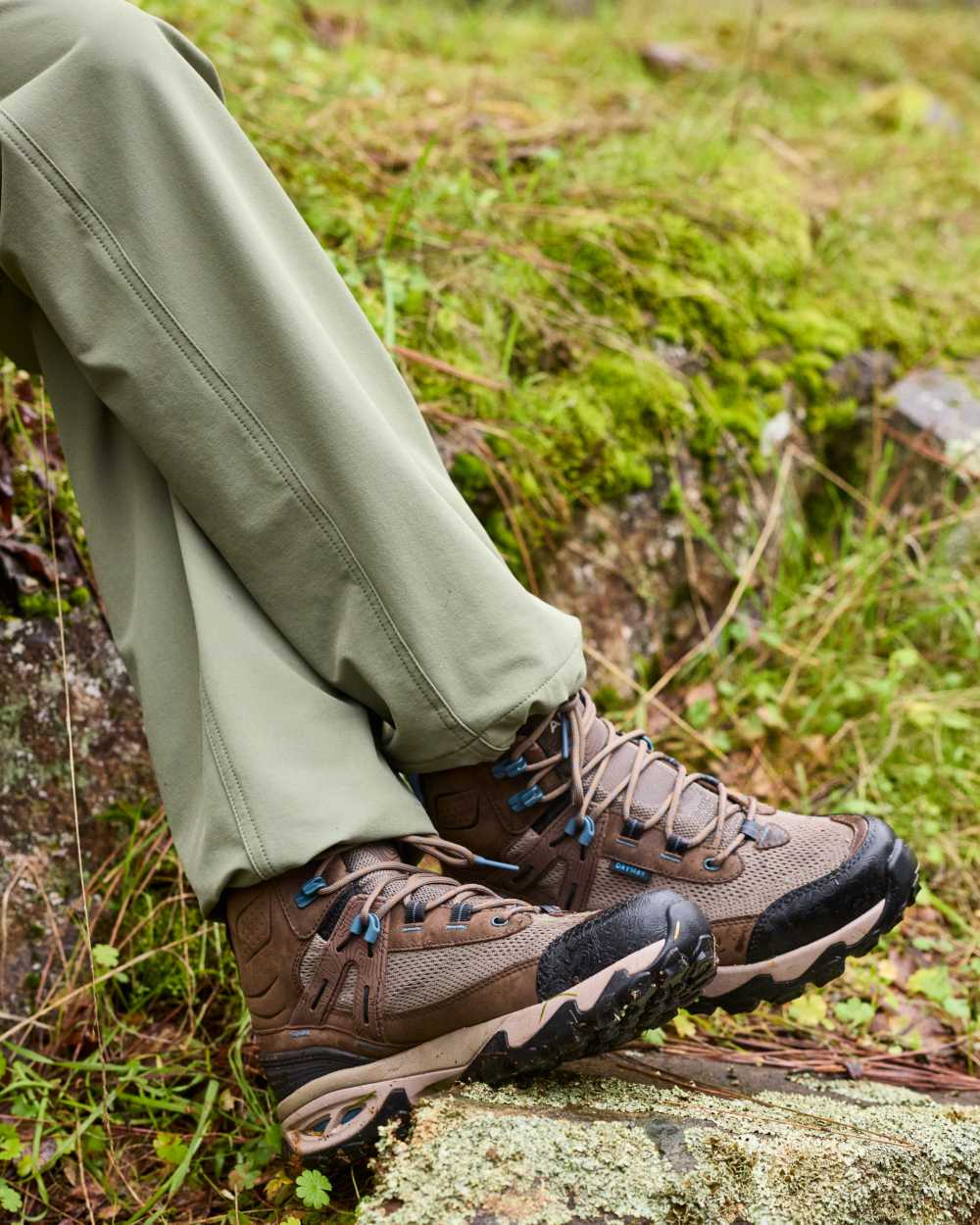 Brown Bark coloured Ariat Womens Traverse Mid Waterproof Hiking Boots on grassy background 
