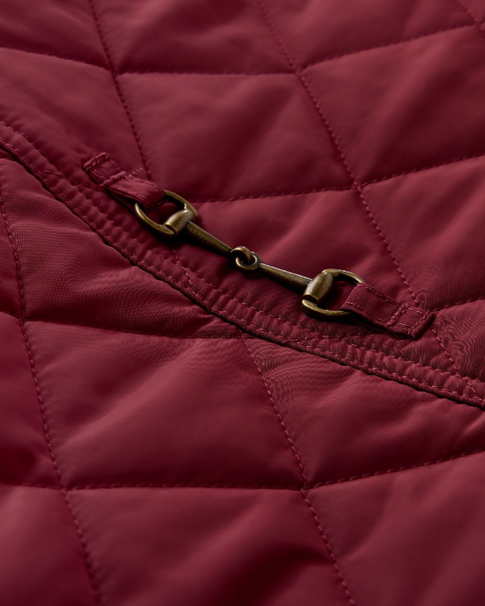 Windsor Wine coloured Ariat Woodgate Jacket on close up 