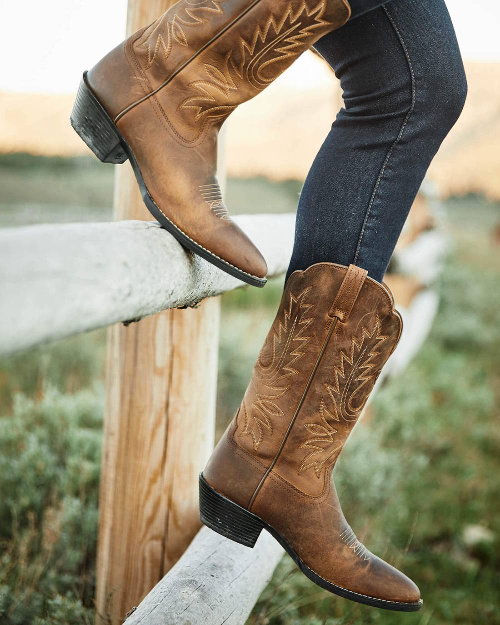 Ariat studded best sale cowgirl boots