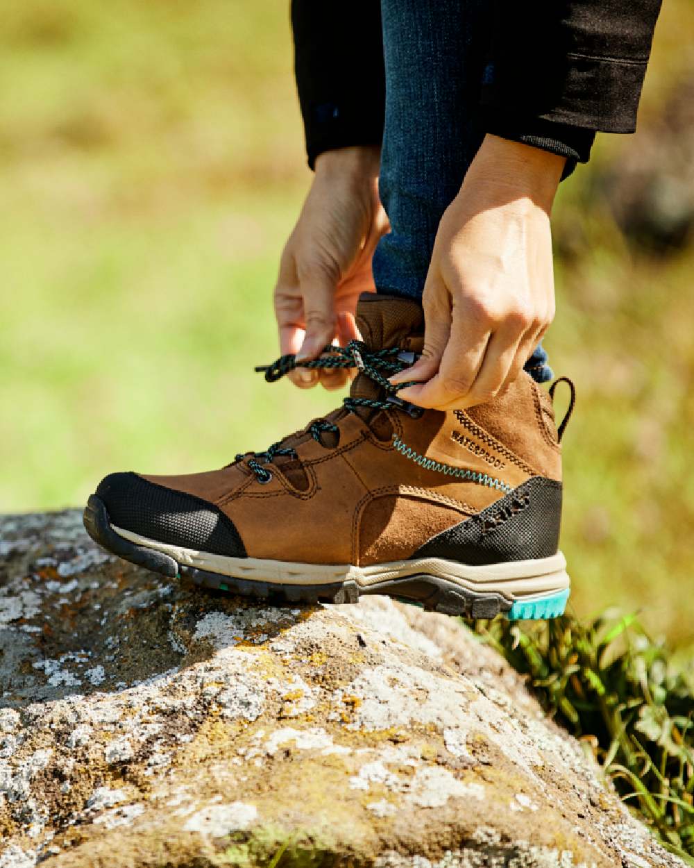 Ariat Womens Skyline Mid Waterproof Boots in Distressed Brown 