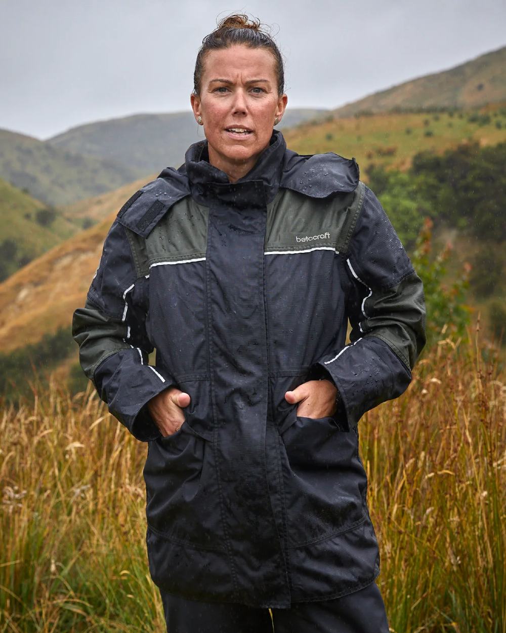 Black Saddle coloured Betacraft Womens ISO940 ECO Waterproof Parka on mountain background 
