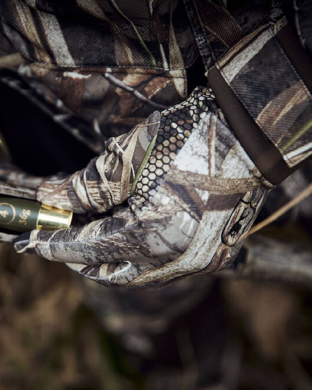 Realtree Max-5 coloured Deerhunter Camo Gloves with Silicone Dots on forest background 