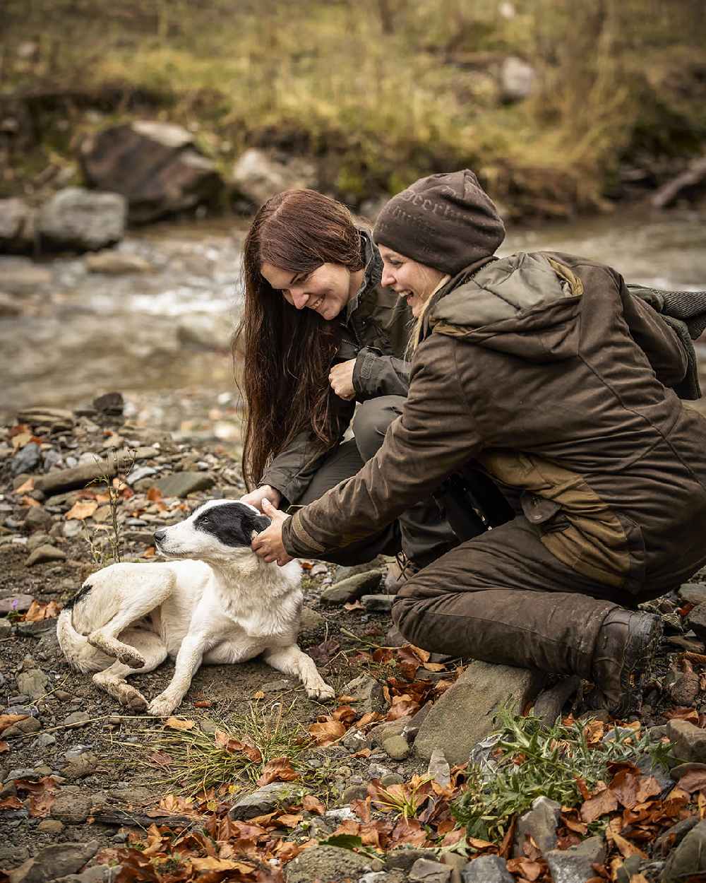 Walnut Coloured Deerhunter Lady Estelle Jacket on river background 