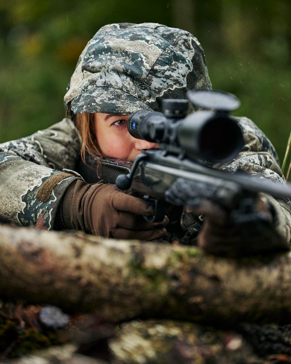 Realtree Excape coloured Deerhunter Lady Excape Winter Jacket on blurry background 