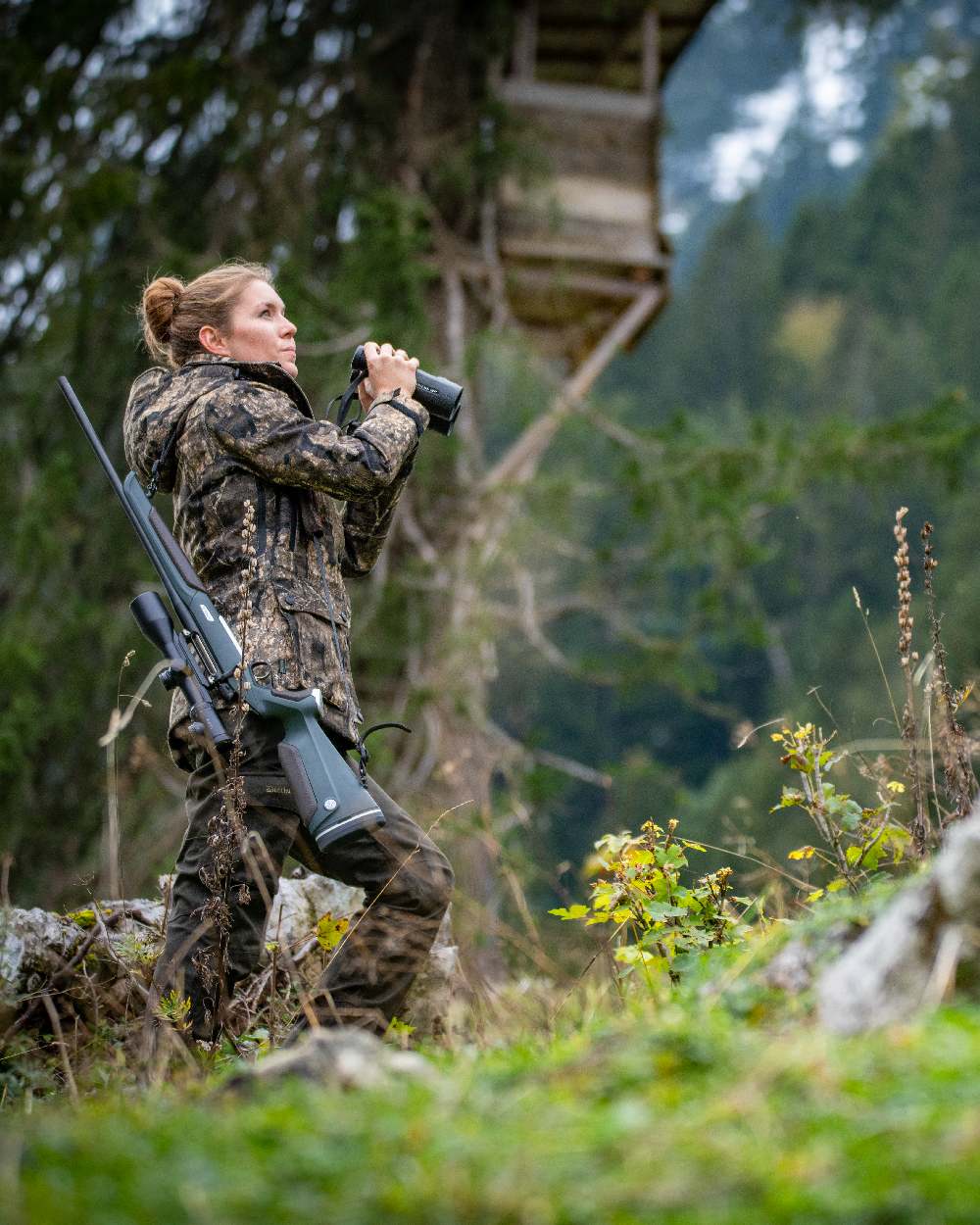 Realtree Timber Coloured Deerhunter Lady Gabby Jacket on forest background 