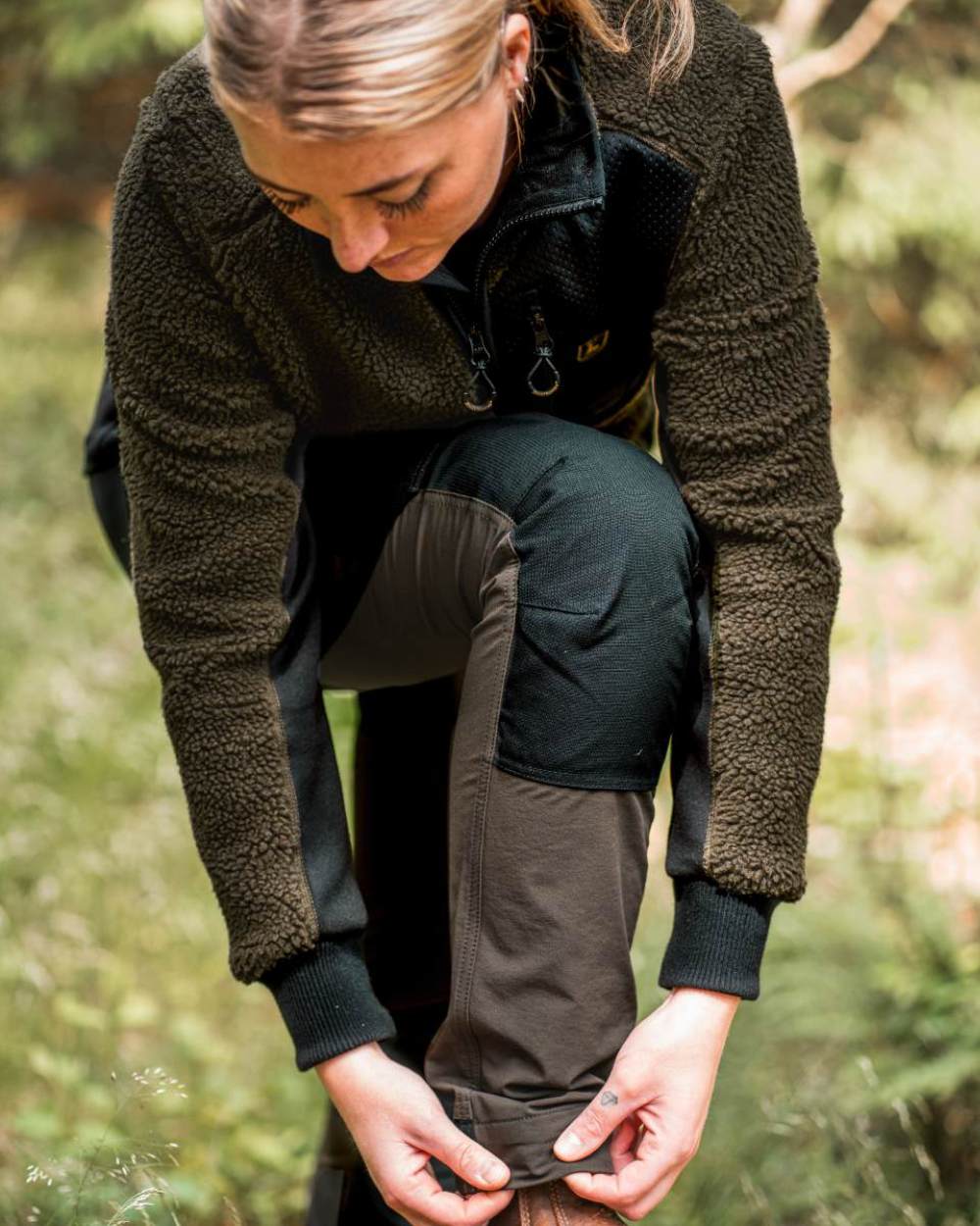 Adventure Green Coloured Deerhunter Lady Roja Fiber Pile Jacket On A Forest Background 