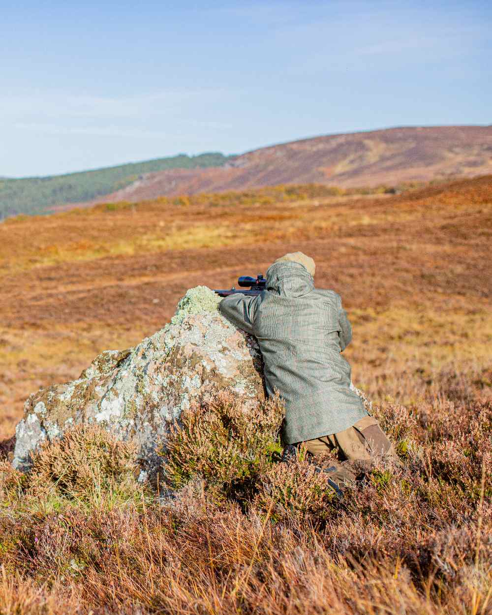 Turf Coloured Deerhunter PRO Gamekeeper Smock on mountain background 