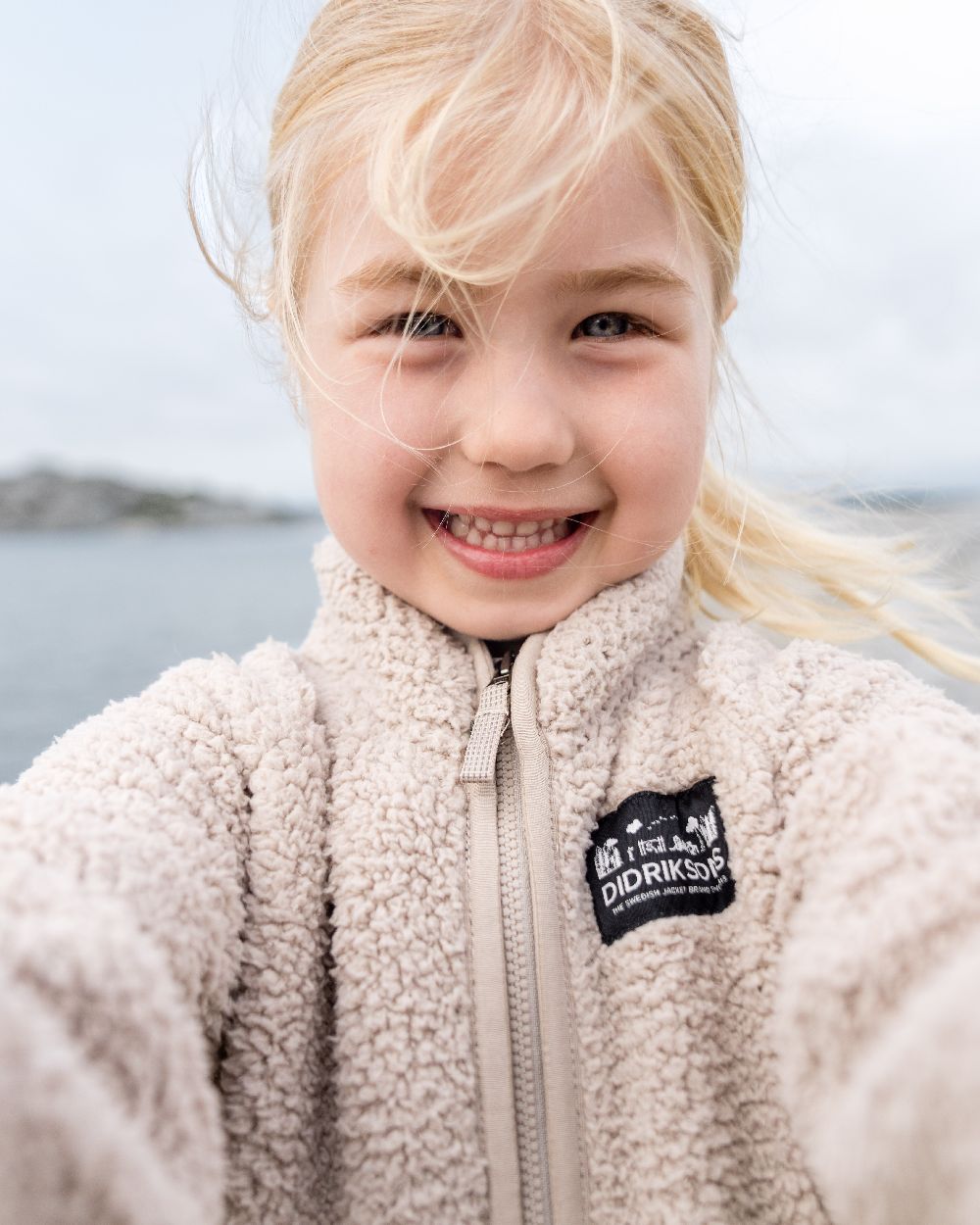 Beach Beige coloured Didriksons Childrens Gibbs Full Zip Jacket 2 on blurry background 