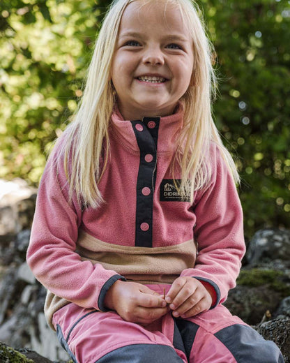 Heather Pink coloured Didriksons Childrens Monte Half Button Fleece 5 on tree background 
