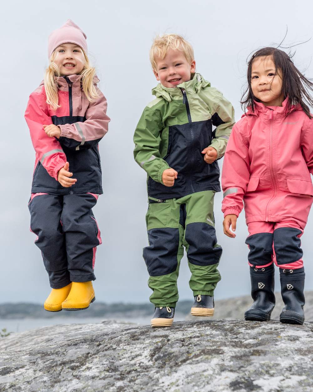 Soft Pink coloured Didriksons Childrens Pilvi Jacket on sky background 