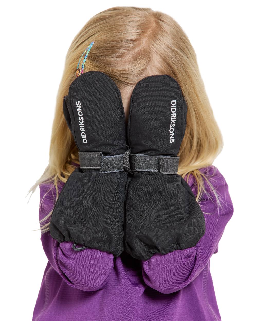 Black coloured Didriksons Kids Biggles Mittens 7 on white background 