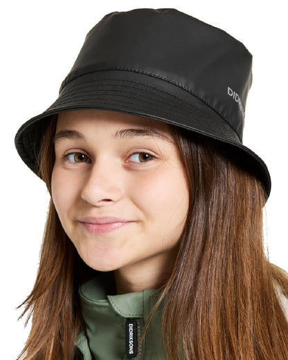 Black coloured Didriksons Childrens Giga Hat on white background 