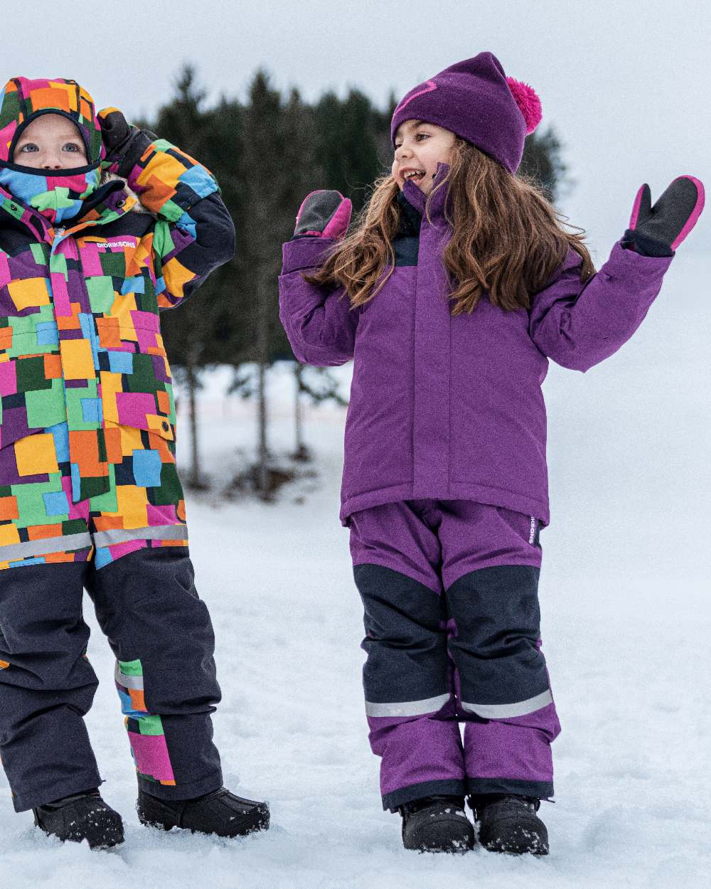 Royal Purple Coloured Didriksons Kids Skare Set on snow background 