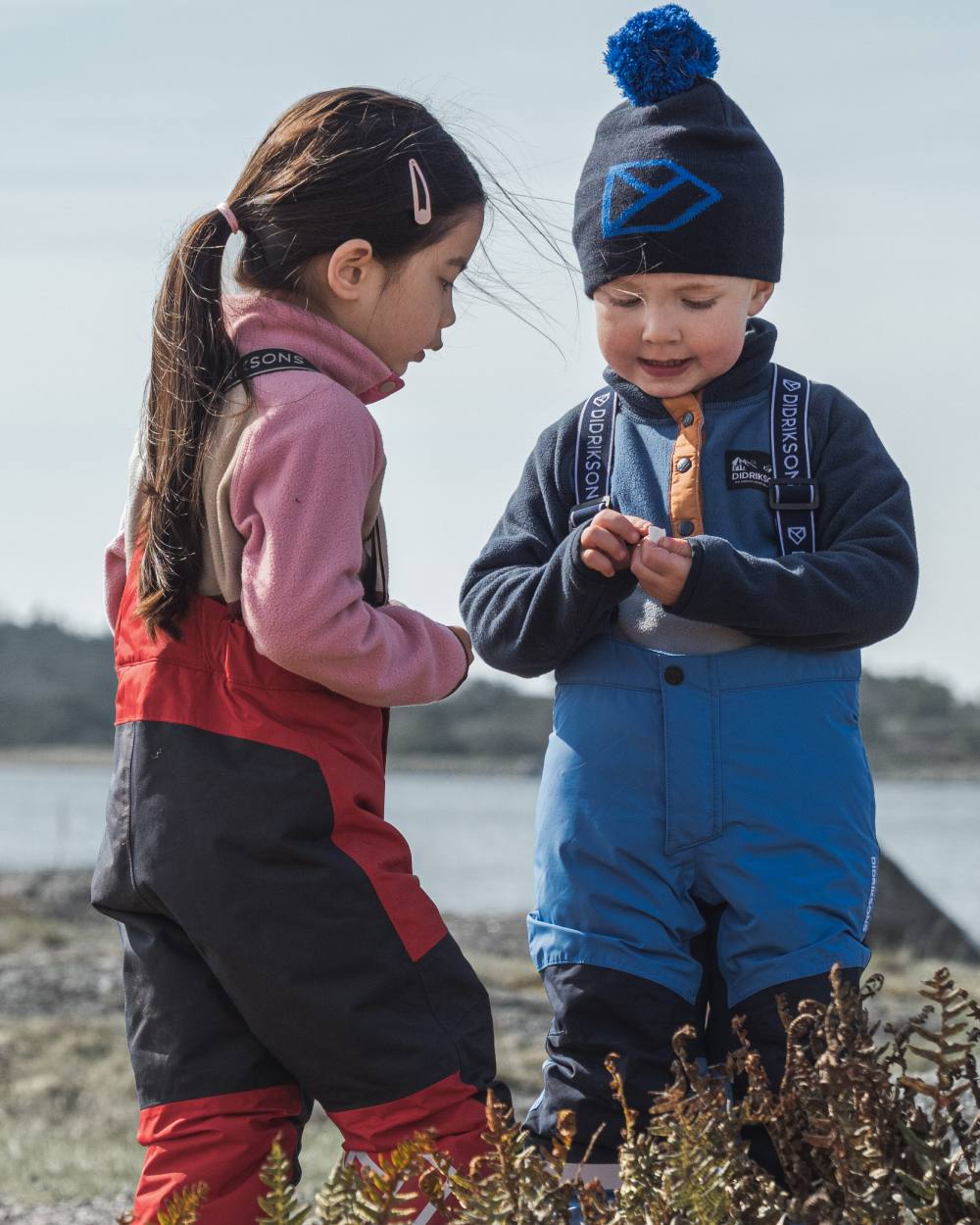 Sapphire Blue Coloured Didriksons Kids Skare Set on mountain background 